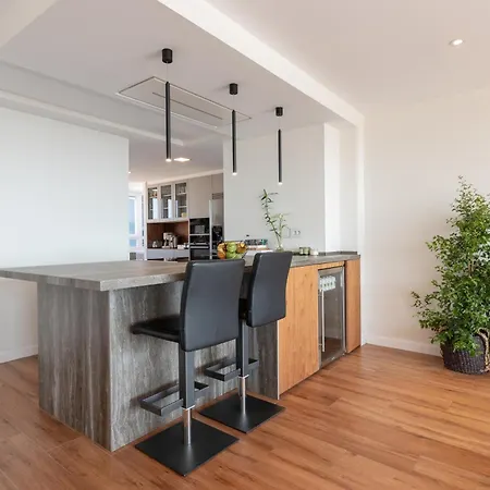 Luxury Beach/port Apartment